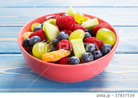 Fresh fruit salad in glass bowl 37837539