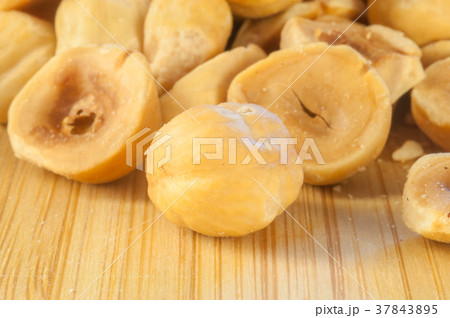beautiful macro of hazelnuts 37843895