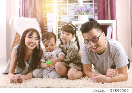 Asian family 37846506