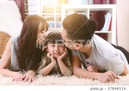 Asian family Asian family 37846514