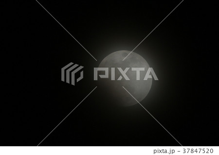朧月（おぼろ月）　perming 天体写真素材 37847520