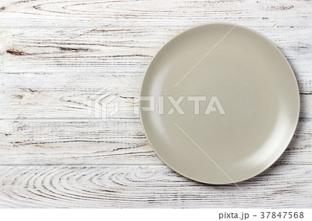 empty matte round plate on wood table. top view empty matte round plate on wood table. top view 37847568