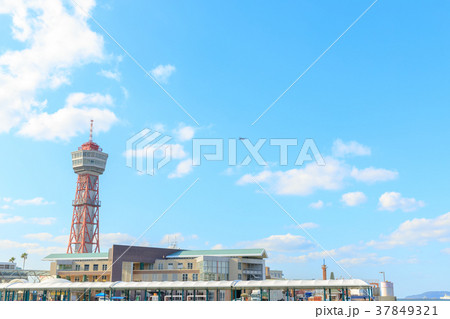 豪華客船とフェリーと飛行機 博多港のトラフィック 福岡市博多区 豪華客船とフェリーと飛行機 博多港のトラフィック 福岡市博多区 37849321