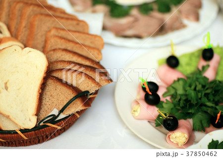 Ham and bread 37850462