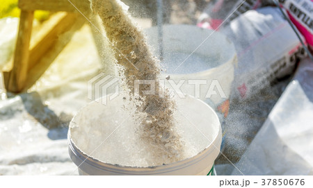 Mixing of a plaster 37850676