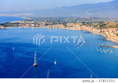 Panoramic view on Taormina coast 37851551