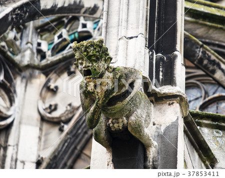sculpture on outdoor wall of Reims Cathedral 37853411