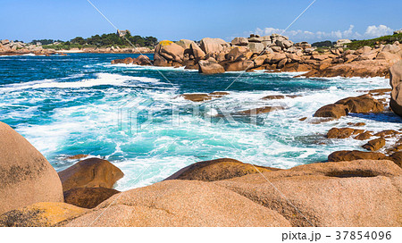 stone shore of English Channel in Ploumanac'h site 37854096