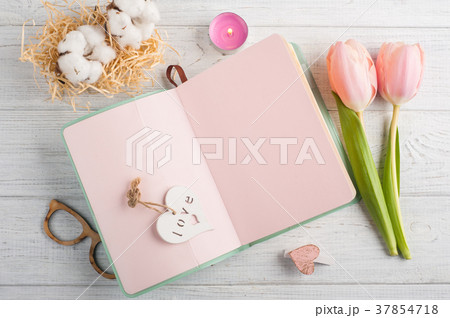 Empty notebook, lifestyle Empty notebook, lifestyle 37854718