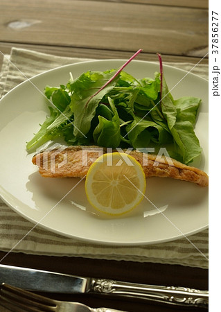 鮭のムニエル 鮭のムニエル 37856277