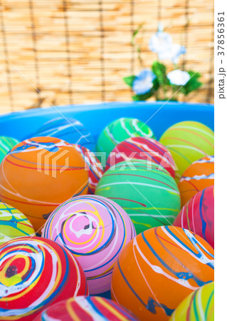 タライの中の水風船 37856361