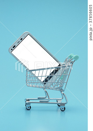 ショッピングカートとスマホ 37856605