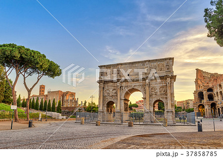 Rome sunrise skyline at Arch of Constantine, Italy 37858785