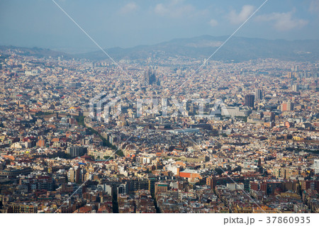 Historical neighbourhoods of Barcelona, view above 37860935
