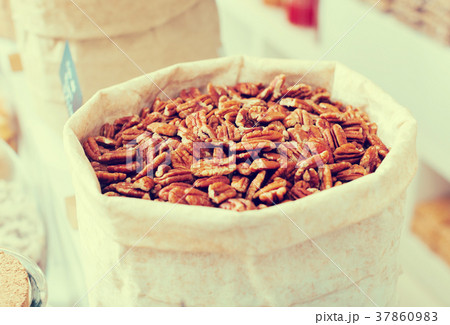 Illustration of bag with pecan Illustration of bag with pecan 37860983