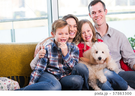 positive parents and children happy to spend time at home positive parents and children happy to spend time at home 37863300