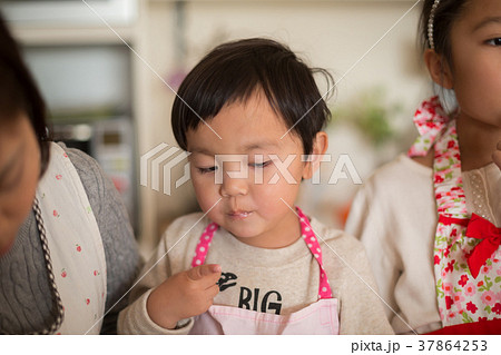 3 years old & 8 years old 3 years old & 8 years old 37864253