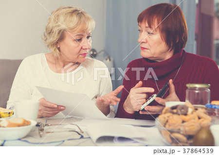 Two elderly women faced financials troubles Two elderly women faced financials troubles 37864539