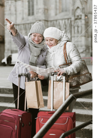 Mature ladies travellers with map 37865437