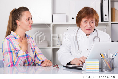 Young mother talking with doctor about health 37866146