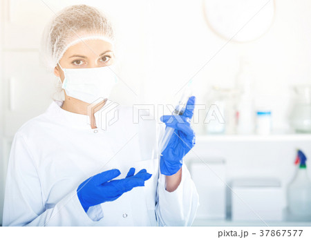 Nurse making injection Nurse making injection 37867577