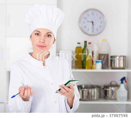 Female cook in cafe Female cook in cafe 37867598