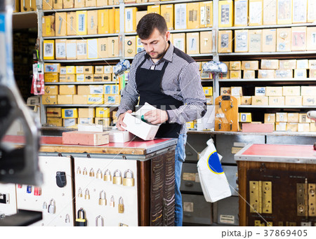 Seller checking boxes with door details 37869405