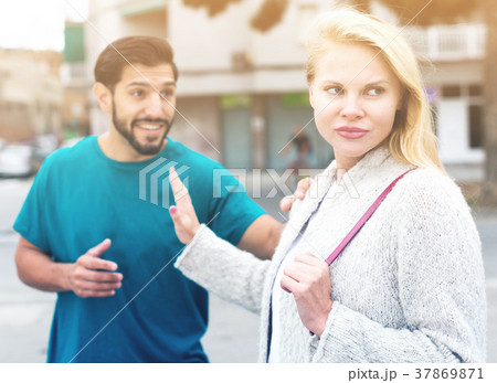 Husband and wife are emotional quarreling 37869871