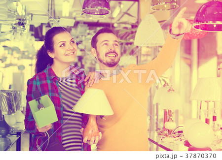 Guy and girl making a purchase of a lamp 37870370