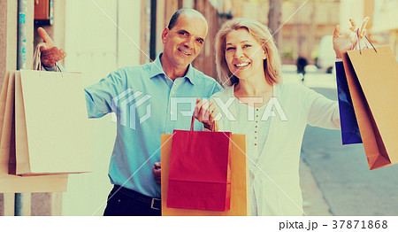 Aged couple with purchases 37871868