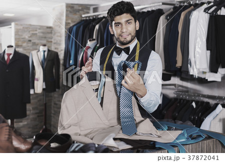 Designer working in appareil store Designer working in appareil store 37872041