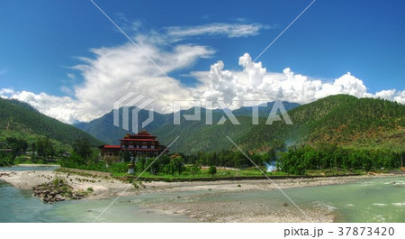 Punakha Dzong, the old capital of Bhutan 37873420