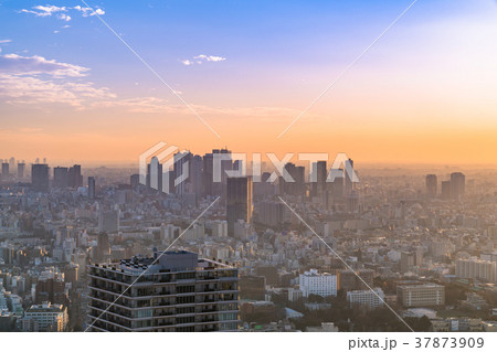 東京都 都会の夕暮れの写真素材