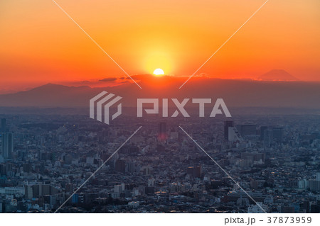 《東京都》都会の夕暮れ 37873959