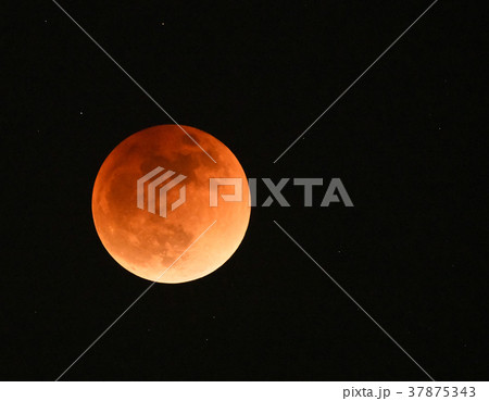 皆既月食(スーパーブルーブラッドムーン)と星=2018年1月31日、関連キーワード 皆既月食連続写真 皆既月食(スーパーブルーブラッドムーン)と星=2018年1月31日、関連キーワード 皆既月食連続写真 37875343