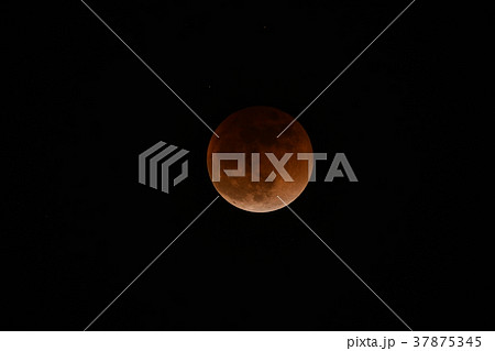 皆既月食(スーパーブルーブラッドムーン)=2018年1月31日、関連キーワード 皆既月食連続写真 皆既月食(スーパーブルーブラッドムーン)=2018年1月31日、関連キーワード 皆既月食連続写真 37875345