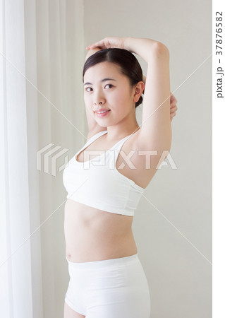 女性　エクササイズ 37876582