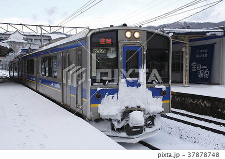 金田一温泉駅に停車中のIGRいわて銀河鉄道線 37878748