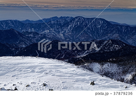 冬の日光白根山から遠望する富士山 37879236