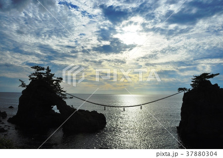 能登二見　機具岩（はたごいわ）と日本海 37880304