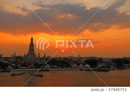 ワットアルン・夕景（修復工事完了後） 37880753