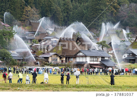 美山 かやぶきの里 放水 37881037