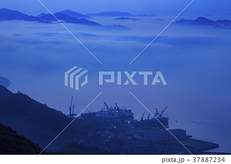 瀬戸内海の雲海　国立公園野呂山　鉢巻山展望台の展望 37887234