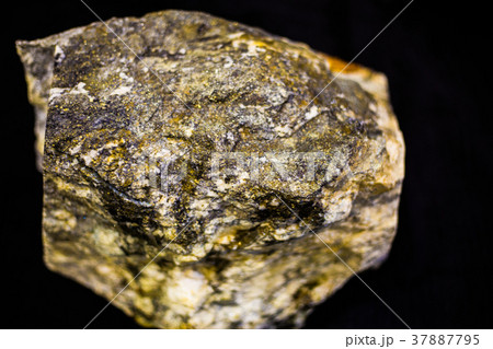 Geological mineral raw shiny golden stone 37887795
