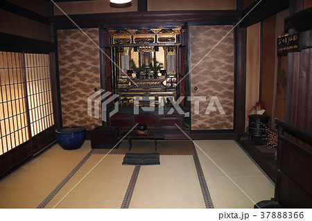 合掌造りのなかの仏間、客間 合掌造りのなかの仏間、客間 37888366