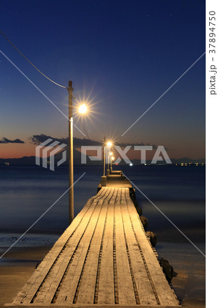 千葉県富浦　原岡海岸の夕日 37894750
