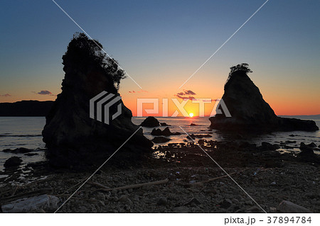 法華崎雀島の夕日 法華崎雀島の夕日 37894784