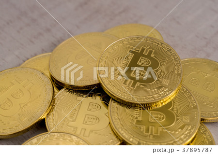 仮想通貨・ビットコインのイメージ 仮想通貨・ビットコインのイメージ 37895787