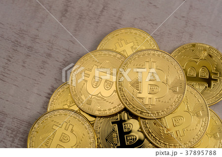 仮想通貨・ビットコインのイメージ 仮想通貨・ビットコインのイメージ 37895788