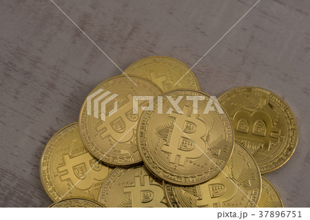 仮想通貨・ビットコインのイメージ 仮想通貨・ビットコインのイメージ 37896751